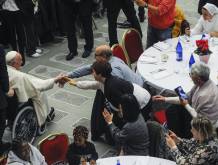13/11/2022 VI Giornata Mondiale dei Poveri nella foto papa Francesco partecipa al pranzo organizzato in aula Paolo VI