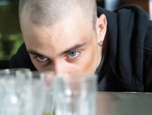 “Operazione Vendetta” con Rami Malek. In sala anche “La casa degli sguardi” e “Sotto le foglie”