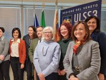 Foto di gruppo per le sette “primarie” con il direttore generale Contato