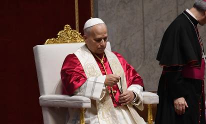 Leone XIV al rosario per la pace in San Pietro: “Basta con la guerra, è il tempo del dialogo”