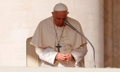 Papa Francesco in preghiera - Foto: Vatican Media