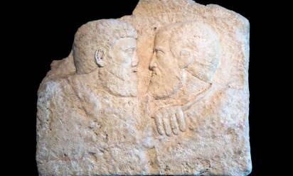 Rilievo incompiuto con l’abbraccio tra Pietro e Paolo, IV secolo, Museo Paleocristiano - Aquileia