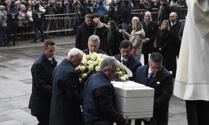 Folla a Padova per il funerale di Giulia. Mons. Cipolla: Trasformare il dolore in impegno”