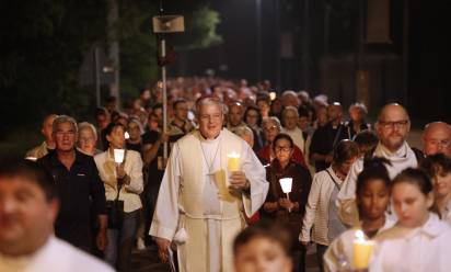 Processione aux flambeaux per san Pio X