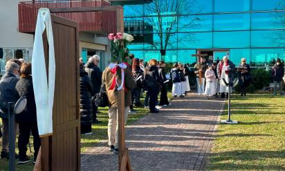 Pellegrinaggio fino alla Porta della speranza posta a casa Giulia