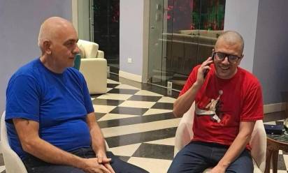 Alberto Trentini e Mario Burlò fotografati nella residenza dell'ambasciatore a Caracas Giovanni Umberto De Vito