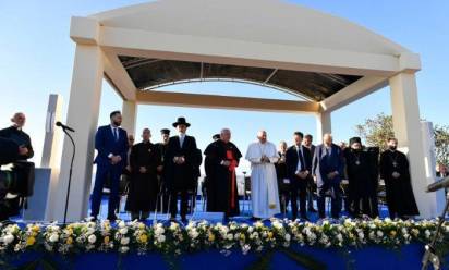 Francesco e i leader religiosi in raccoglimento al Memoriale dedicato ai marinai e ai migranti dispersi in mare a Marsiglia