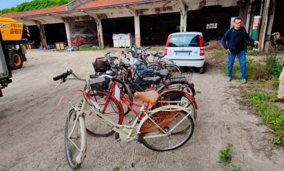 Fiab per le donne migranti: 10 biciclette per l’autonomia