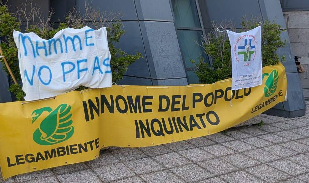 Pfas, sentenza storica: giustizia per il popolo inquinato Pfas, sentenza storica: giustizia per il popolo inquinato