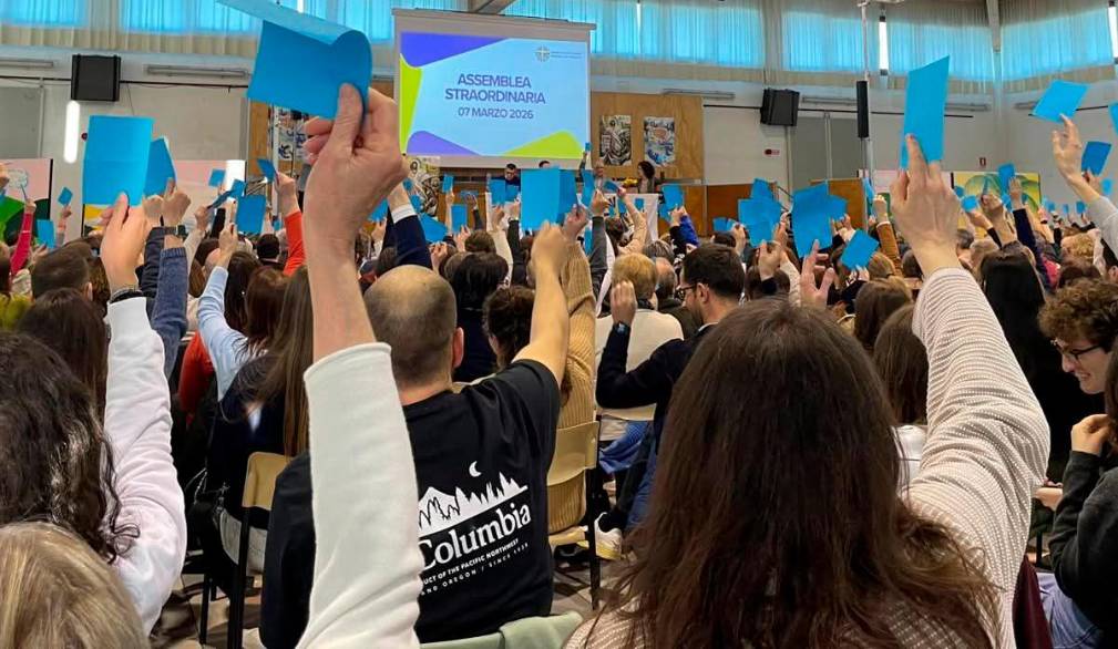 L’assemblea diocesana straordinaria dell’Azione cattolica che si è svolta il 7 marzo a Paderno di Ponzano (a destra l’intervento del presidente, Marco Guidolin)