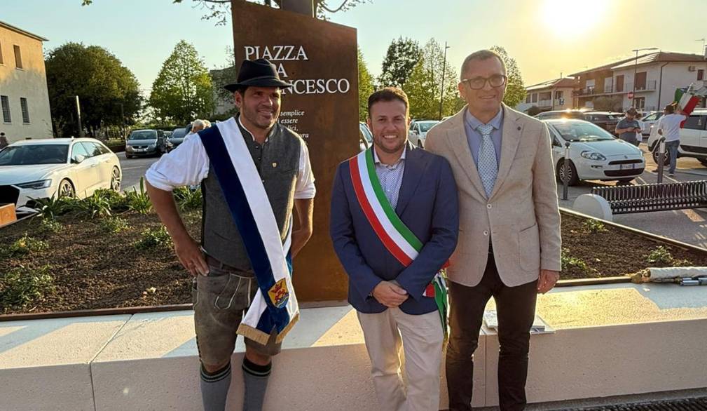 A San Zenone inaugurata piazza Papa Francesco