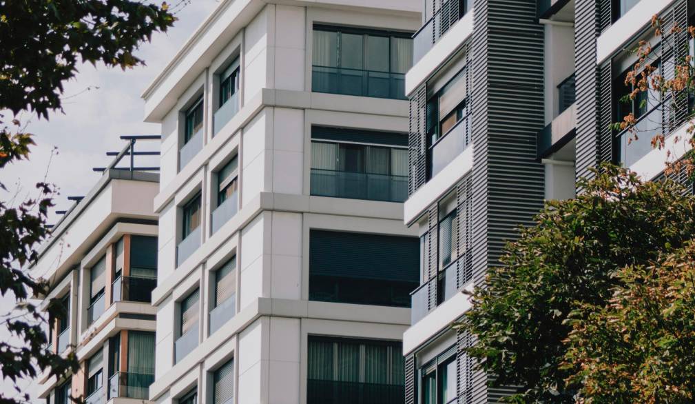 Condòmino moroso: ecco quando si possono sospendere i servizi comuni