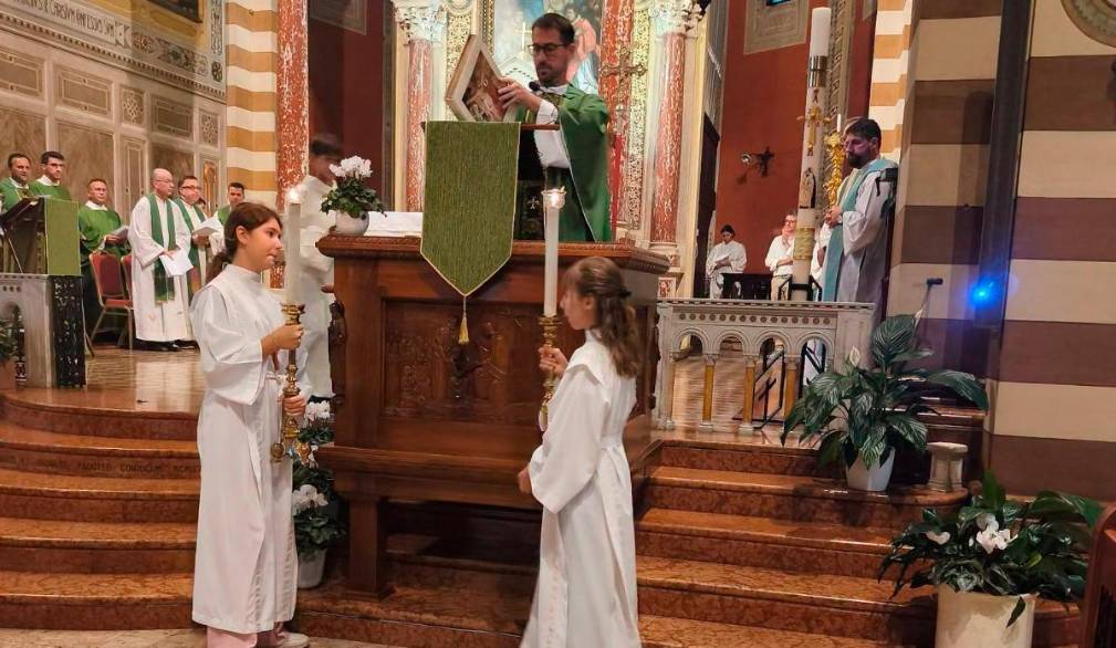 Arcade., l’ingresso di don Claudio Sartor, accompagnato dal Vescovo: “Vengo per servire”