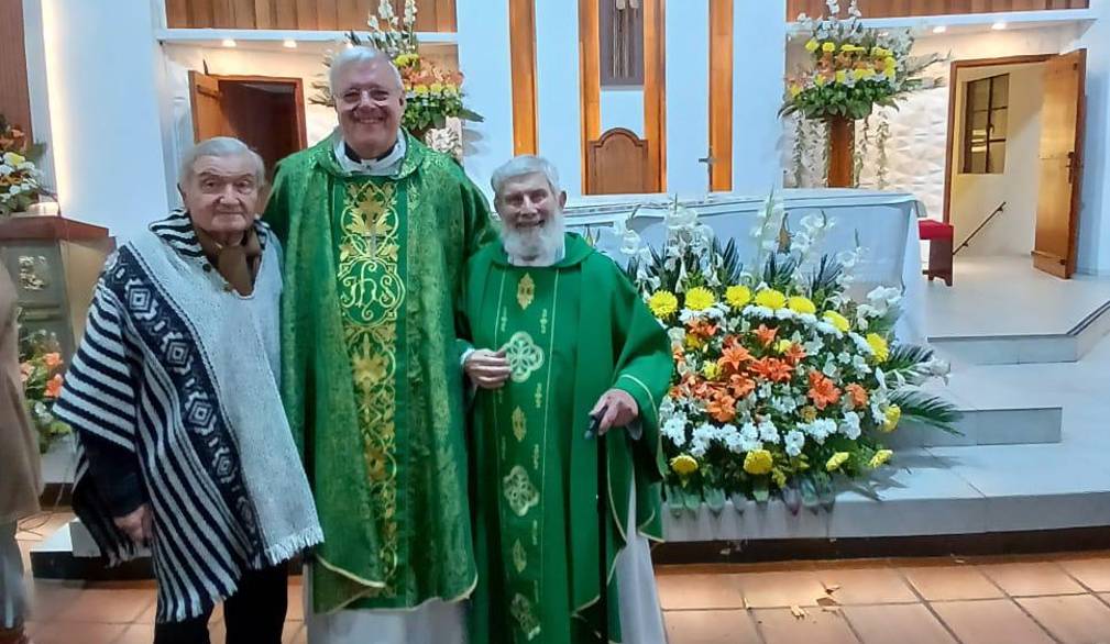 Quito, messa nella chiesa del Cristo risuscitato: il Vescovo con don Giuliano Vallotto e don Graziano Mason