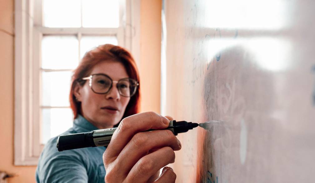 Prendersi cura di chi insegna per migliorare la scuola