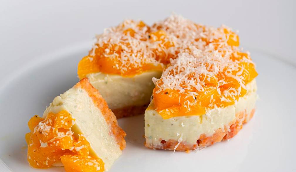 Blugins cake con cioccolato bianco e mela allo zafferano e pepe nero