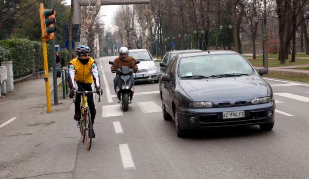 Bici, moto e auto sull’anello del Put, a Treviso - Fotofilm/La vita del popolo