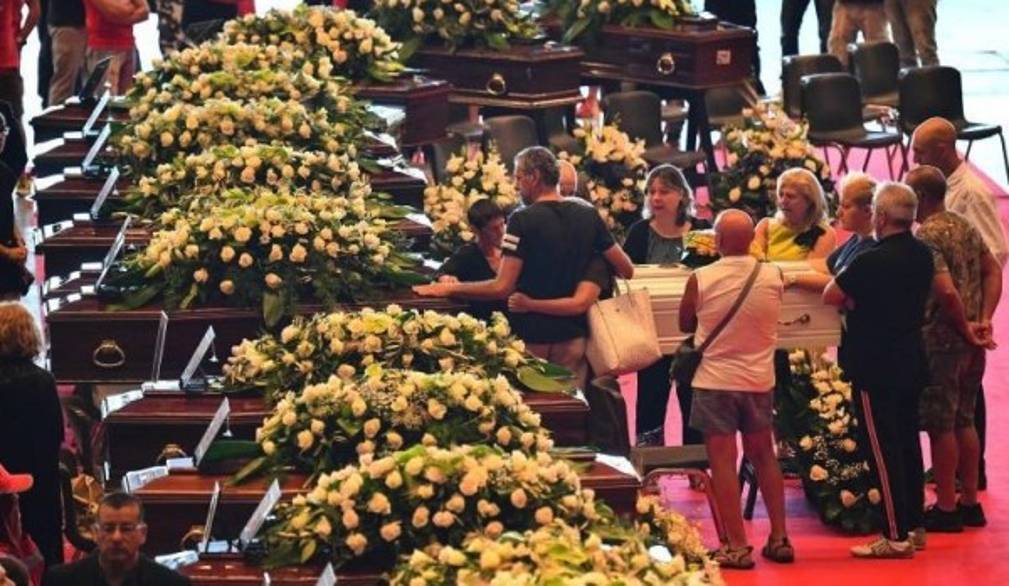 Genova, il card. Bagnasco ai funerali: “Giustizia è doverosa ma nulla può cancellare e restituire”