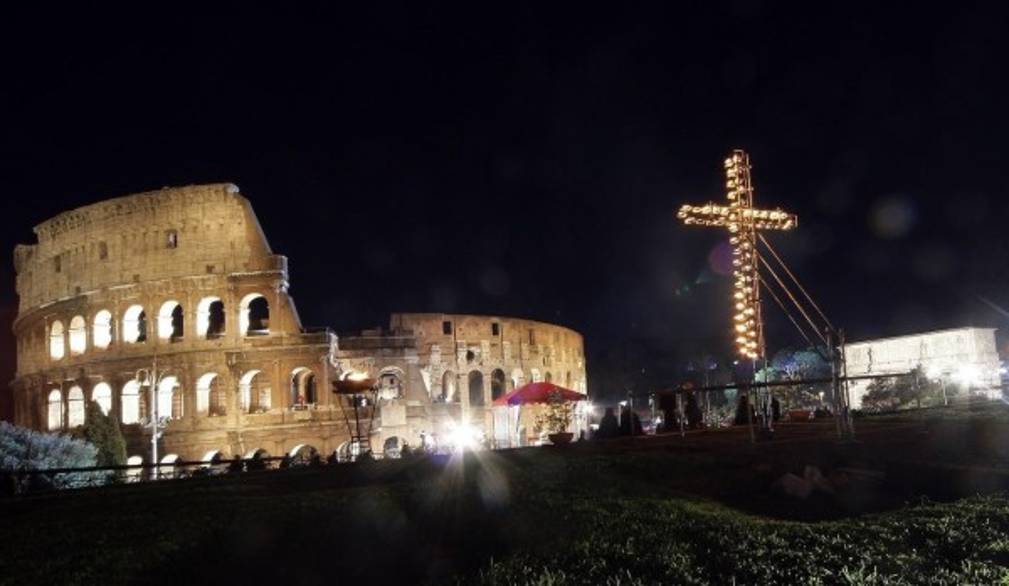 Il Papa alla Via crucis: vergogna per sangue innocente e scandali