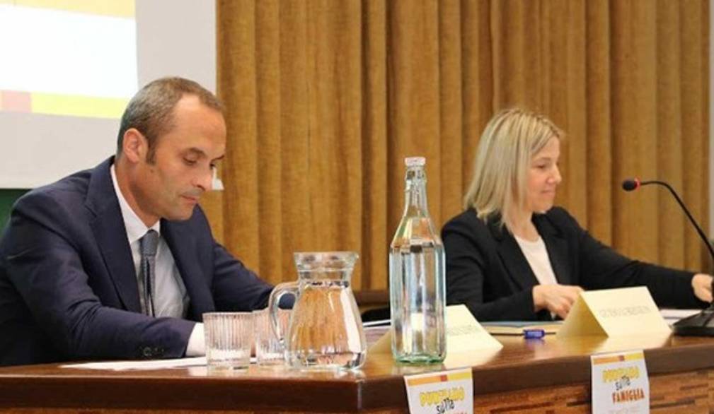 La famiglia torni al centro della politica. Il ministro Costa a Treviso