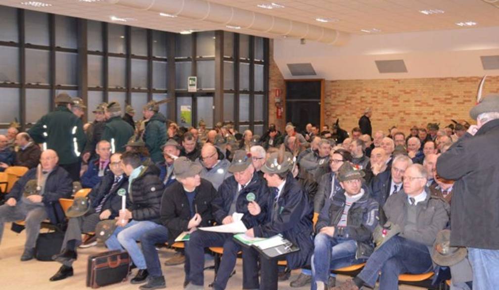 Alpini: dopo l'assemblea inizia l'imbandieramento della città