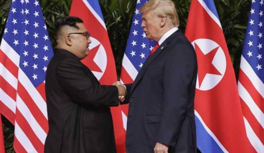 Kim e Trump, stretta di mano reciprocamente conveniente. E' crisi invece tra Usa ed Europa