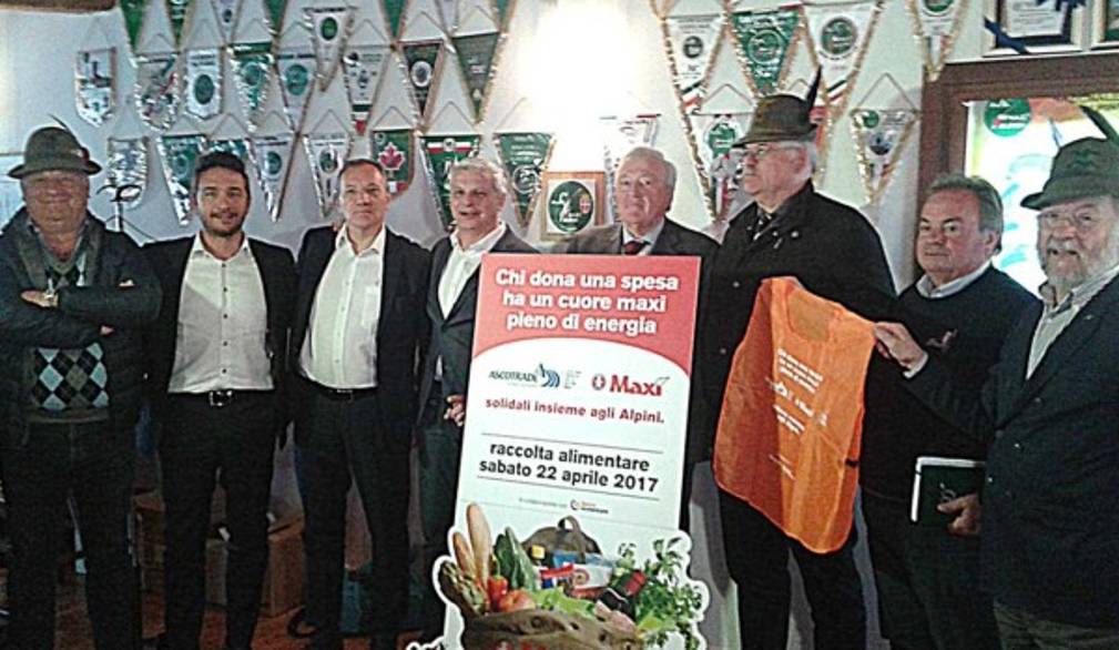 Una raccolta alimentare in vista dell'Adunata