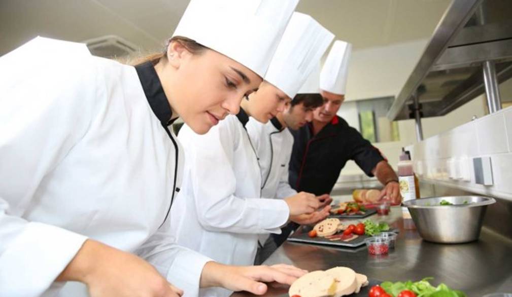 Cuochi? Solo in tivù. Giovani in fuga dalla "stagione"