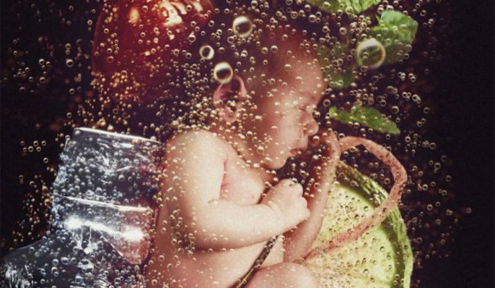 Mamme attente! Il figlio che aspettate è troppo giovane per bere