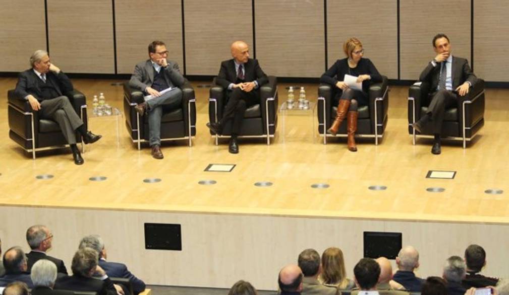 Tra Minniti e i sindaci il patto è il salita