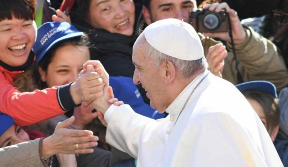 Papa Francesco delinea la "santità della porta accanto"