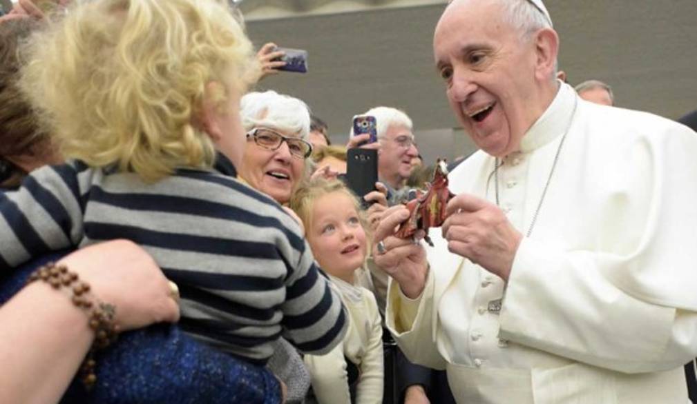 Il Papa all'udienza del mercoledì: la pace è un dono