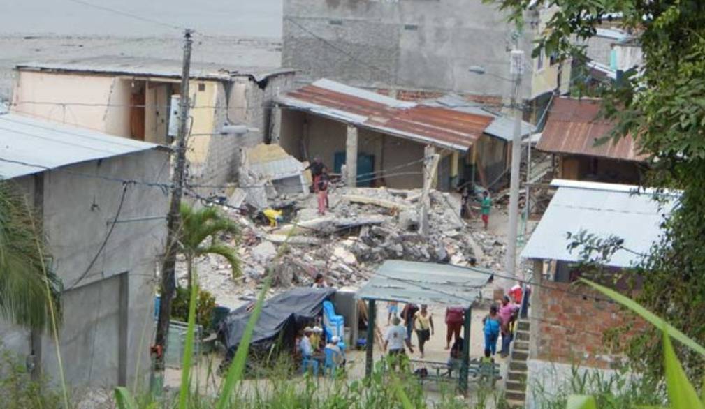 Ecuador: ad un mese dal sisma la Chiesa chiede più libertà per aiutare i terremotati