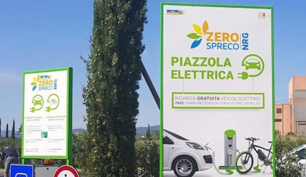 Piazzole ecologiche in dodici comuni per bici e auto elettriche: si inizia da Pederobba