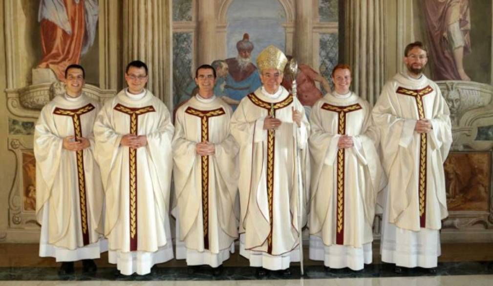 Sacerdoti, siate uomini di contemplazione e preghiera