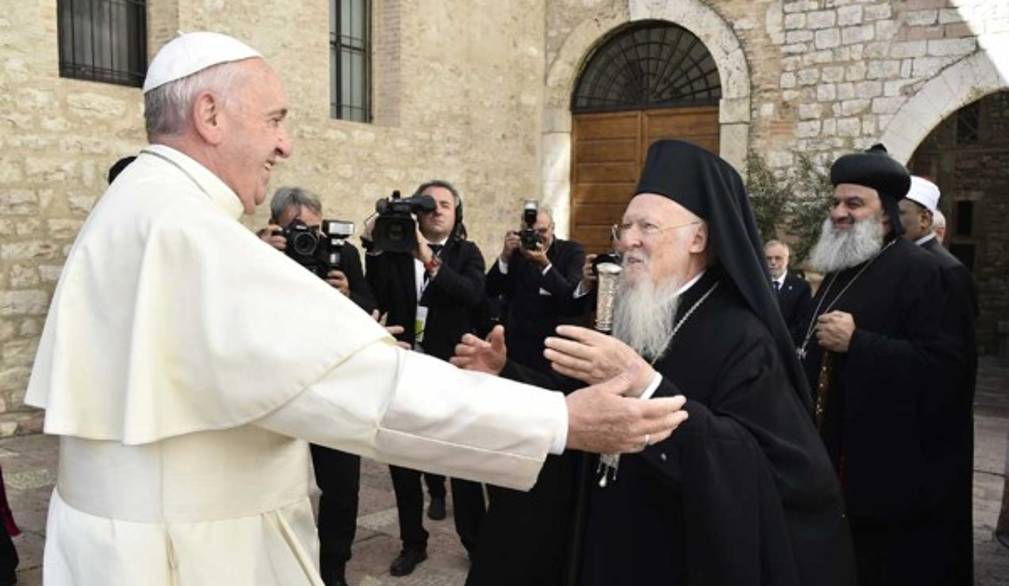 Solo la pace è santa, non la guerra. Ad Assisi il grido del Papa e l'appello di 500 leader religiosi