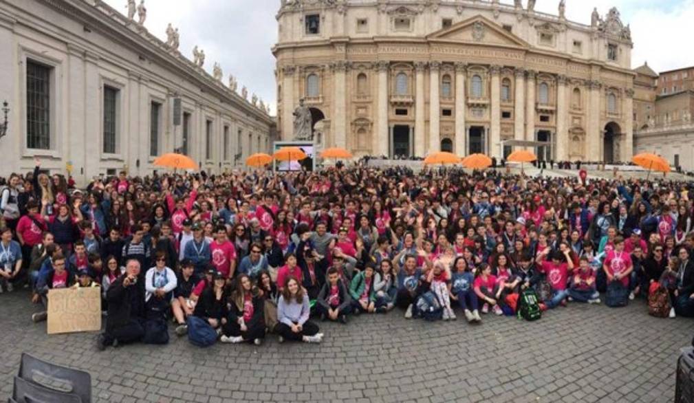 Udienza, il Papa saluta i 500 cresimati della nostra Diocesi