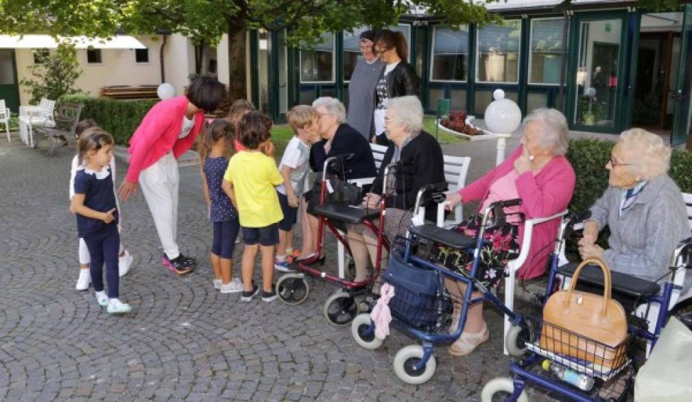 Bambini - anziani: a Borgo Cavour un incontro fecondo