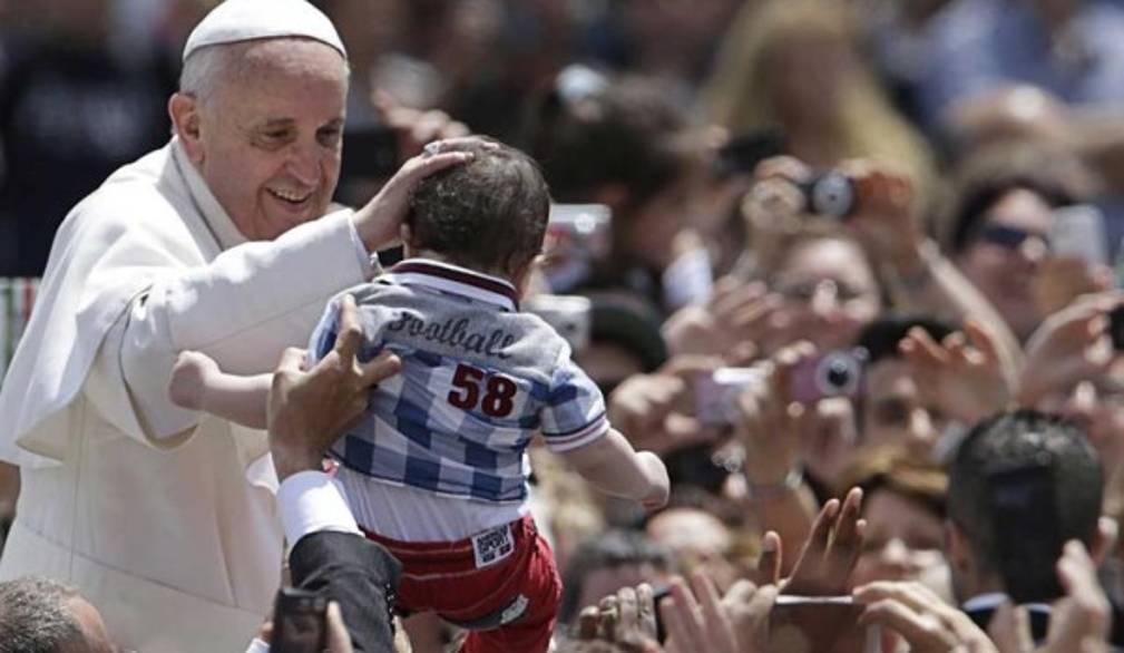 Papa Francesco chiede l’istituzione di una Giornata di preghiera per le vittime di abusi
