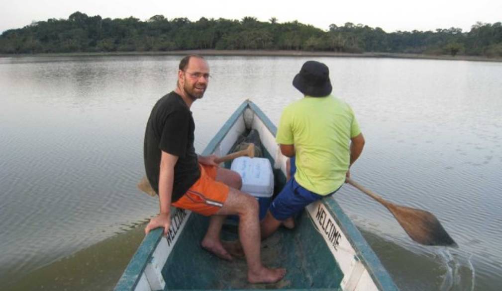 Una canoa e l'immensità