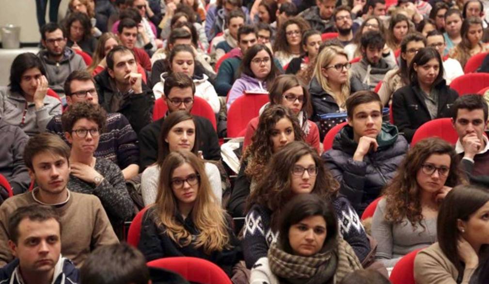 Due sere Ac, essere giovani tra gli altri