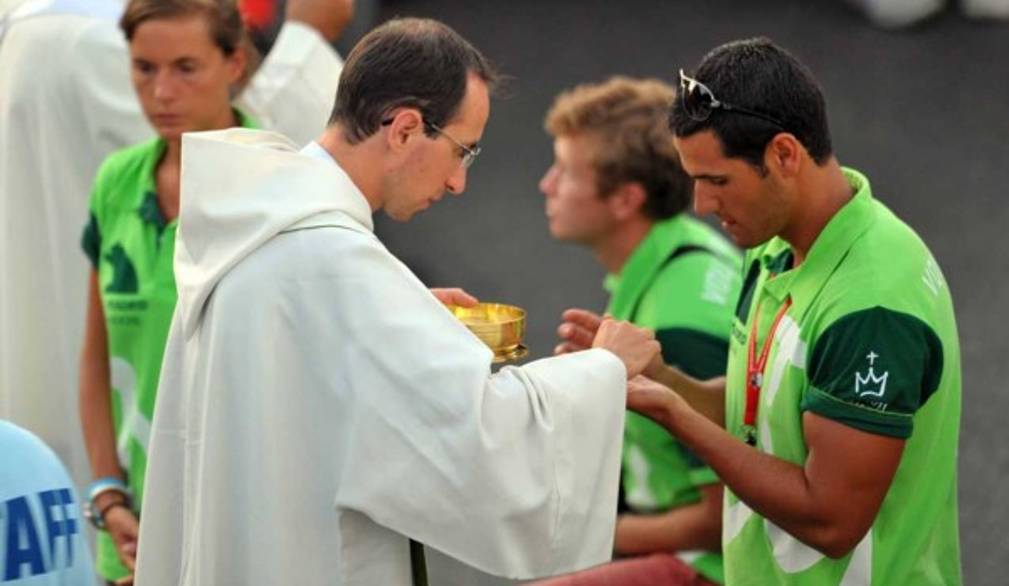 Accostarsi alla comunione: con fede, senza eccessi di zelo
