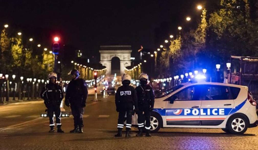Attentato Parigi: i vescovi francesi omaggiano le forze dell'ordine