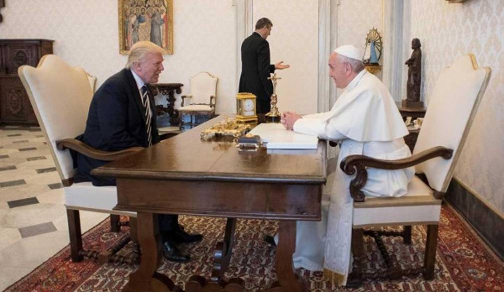 Trump a papa Francesco: "Abbiamo bisogno di pace"