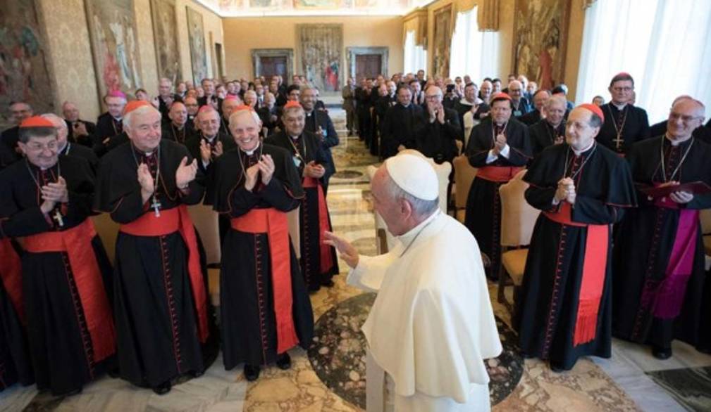 Papa a Congregazione clero: non accogliere chiunque solo perché se ne ha bisogno