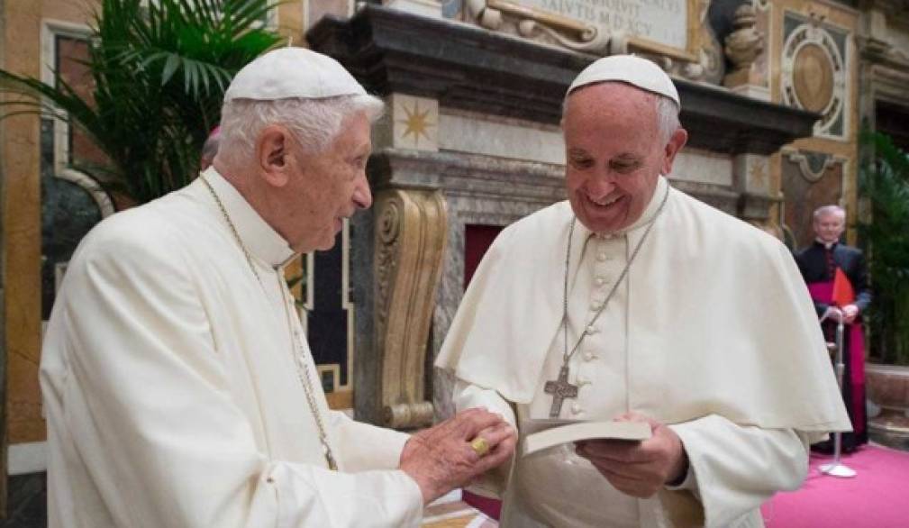 Benedetto festeggia i 65 anni di sacerdozio con Francesco