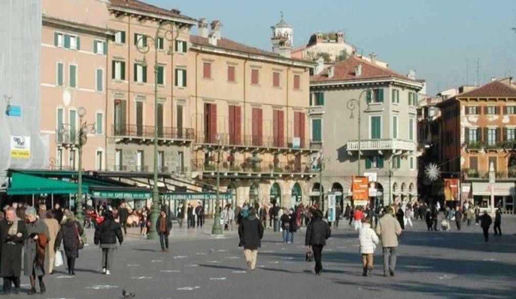 Italiani in calo e più vecchi: la fotografia dell'Istat