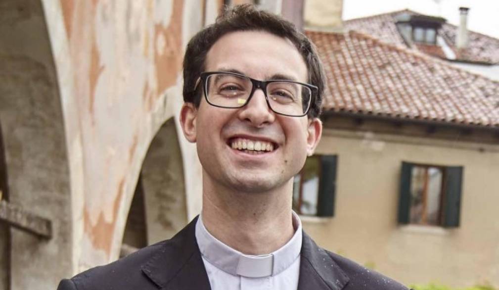 Don Enrico Fusaro: "Le mie mani come quelle di Gesù, per accogliere e servire"