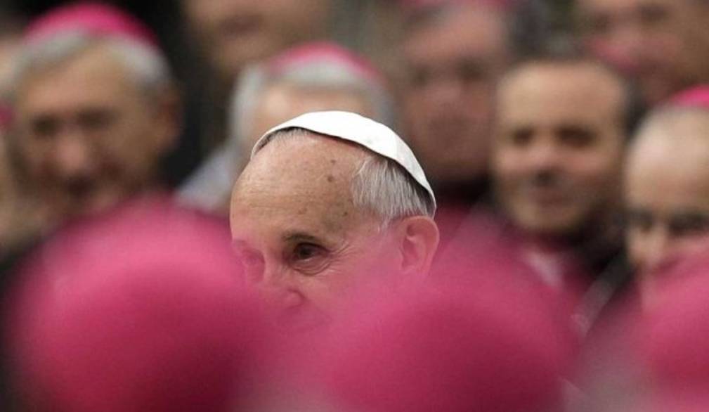 Pedofilia, motu proprio del Papa: vescovi negligenti potranno essere rimossi