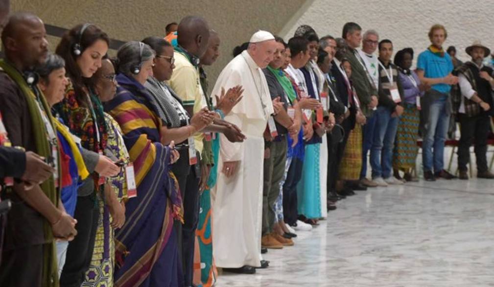 Il Papa ai movimenti popolari: fate politica, democrazia atrofizzata